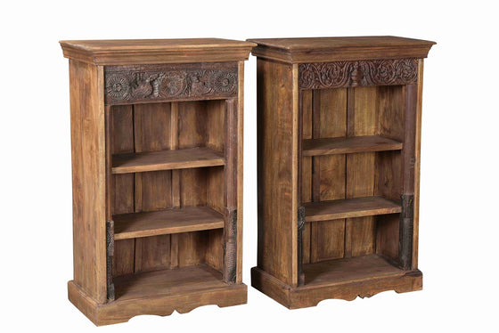 [[Small bookshelf with a vintage hand carved panel///Petite bibliothèque avec un panneau ancien sculpté à la main]]