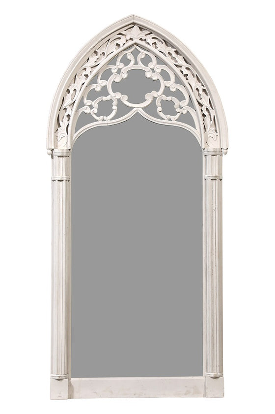 [[Wooden whitewashed mirror frame with a gothic arch///Cadre de miroir en bois blanchi à la chaux avec un arc gothique]]
