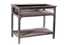  [[Wooden display table with a glass top///Table de présentation en bois avec plateau en verre]]