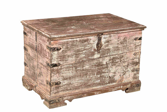 [[Pastel beige wooden chest///Coffre en bois beige pastel]]