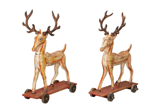Wooden deer sculpture//Sculpture de renne en bois