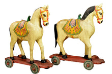  White Horse on Wheels//Cheval blanc sur roues