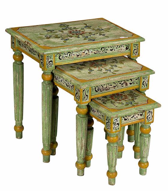 Wooden Painted Stool //Tabouret en bois peint