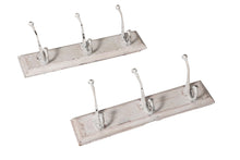  [[Whitewashed hanger with 3 hooks///Cintre blanchi à la chaux avec 3 crochets]]