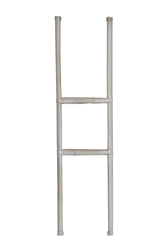 [[Whitewashed wooden display ladder///Échelle de présentation en bois blanchi à la chaux]]