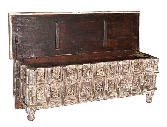 [[Pastel beige chest with an old teak door facade///Coffre beige pastel avec une façade de porte en vieux teck]]