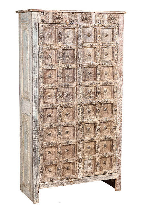 [[Pastel beige cabinet with old decorative doors///Cabinet beige pastel avec vieilles portes décoratives]]