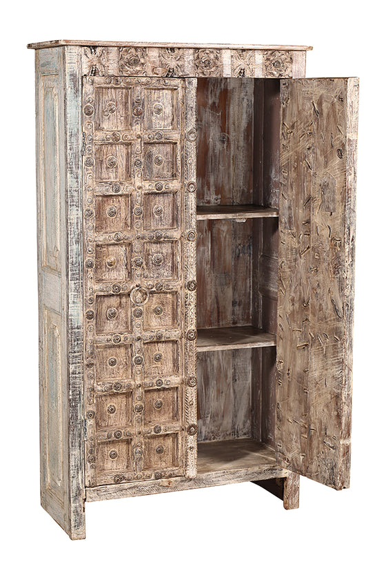 [[Pastel beige cabinet with old decorative doors///Cabinet beige pastel avec vieilles portes décoratives]]