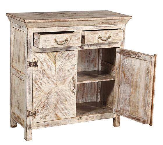 [[Lightly whitewashed cabinet with brass accents///Armoire légèrement blanchie à la chaux avec des accents de laiton]]