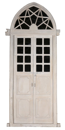  [[Old whitewashed teak door with a pointed arch///Vielle porte blanchie à la chaux avec un arc en pointe]]