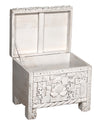 [[Whitewashed wooden chest///Coffre en bois blanchi à la chaux]]