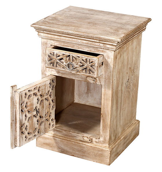 [[Pastel beige bedside table with a carved facade///Table de nuit beige pastel avec une façade sculptée]]