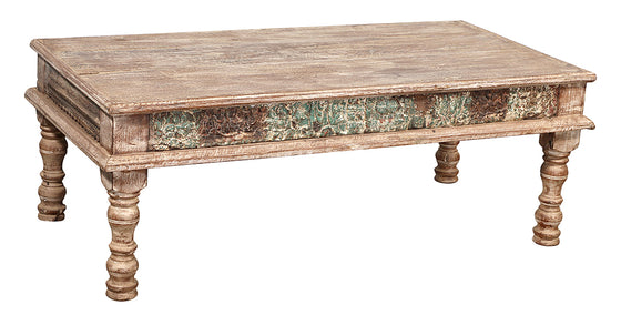 [[Reclaimed wood coffee table with hand carved panels///Coffre en bois récupéré avec panneaux sculptés à la main]]