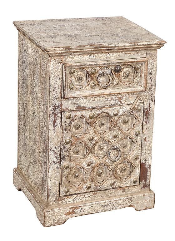 [[Pastel beige bedside table with brass accents///Table de nuit beige pastel avec des accents de laiton]]