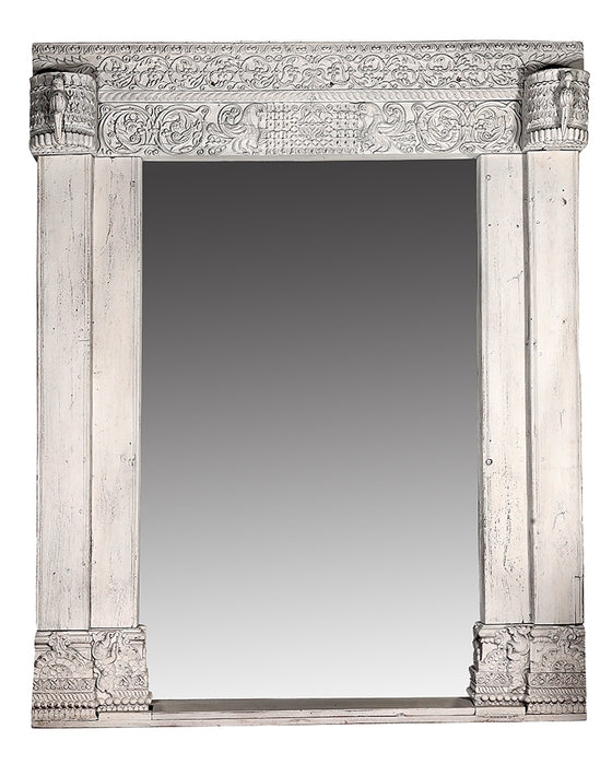 [[Whitewashed old teak door frame with a mirror///Cadre de porte en vieux teck blanchi à la chaux avec un miroir]]