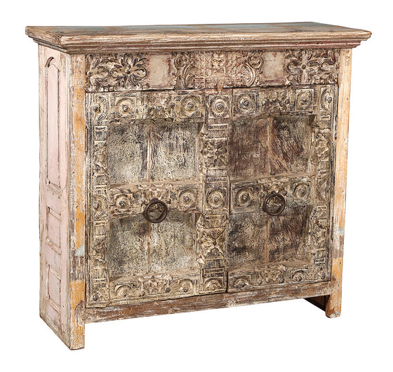 [[Burnt charcoal cabinet with old decorative doors///Armoire au charbon de bois brûlé avec de vieilles portes décoratives]]