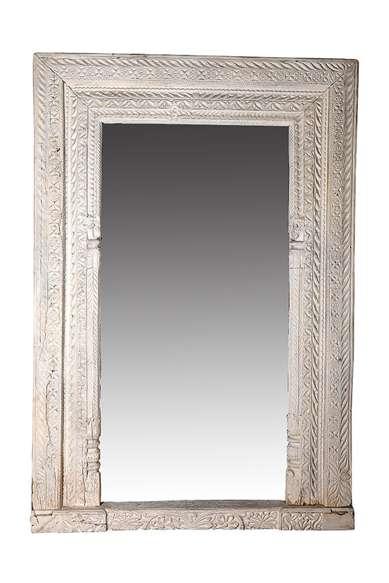 [[Whitewashed old teak door frame with a mirror///Cadre de porte en teck ancien blanchi à la chaux avec un miroir]]