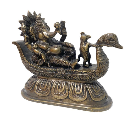 [[[Ganesh resting on a peacock///Ganesh se reposant sur un paon]]