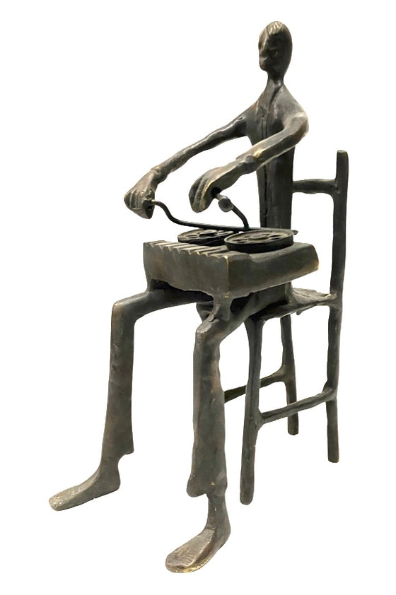 [[Abstract brass musician///Musicien abstrait en laiton]]