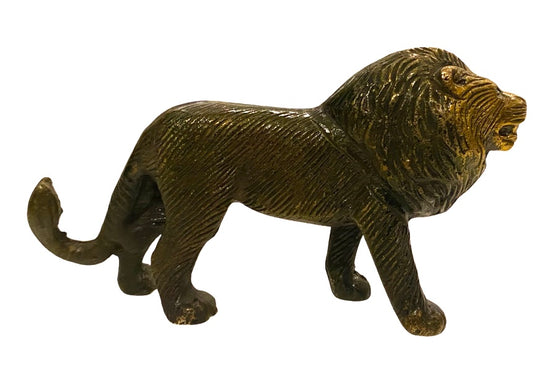 [[Small brass lion statue///Petite statue de lion en laiton]]