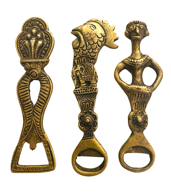 [[Assorted brass bottle opener///Ouvre-bouteilles en laiton assorti]]
