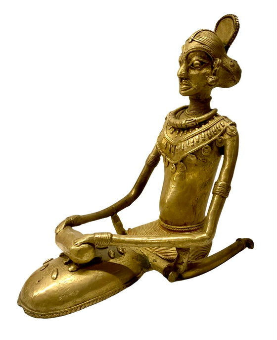 [[Bastar tribal art brass woman grinding spices///Femme en laiton broyant des épices de l'art tribal Bastar]]