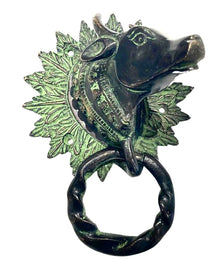  [[Bull brass door knocker///Poignée de porte en laiton en forme de taureau]]