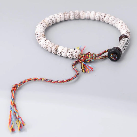 [[Tibetan bodhi seed bracelet///Bracelet tibétain en graines de bodhi]]