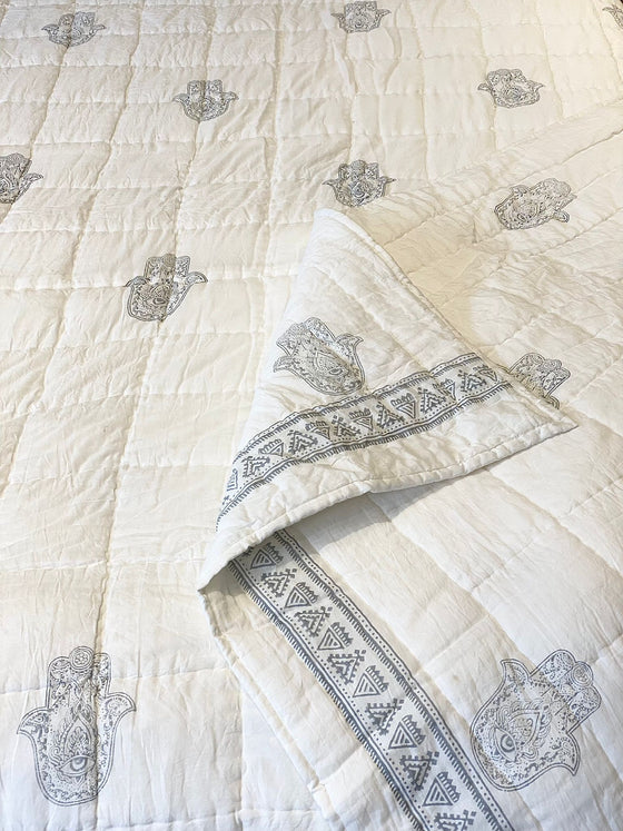 [[Hamsa : Quilt///Hamsa : Couette]]