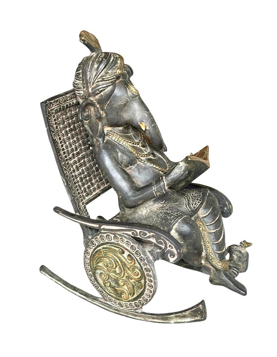 [[Antique black and gold Ganesh in a rocking chair///Ganesh noir et or antique dans un fauteuil à bascule]]