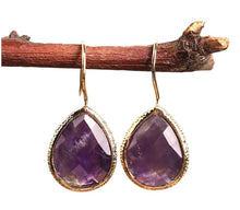  [[Amethyst teardrop earring///Boucle d'oreille en forme de goutte en améthyste]]