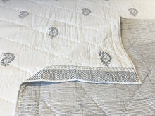  [[Paisley : Quilt///Paisley : Couette]]