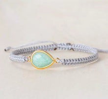  [[Amazonite macrame bracelet///Bracelet macramé en amazonite]]