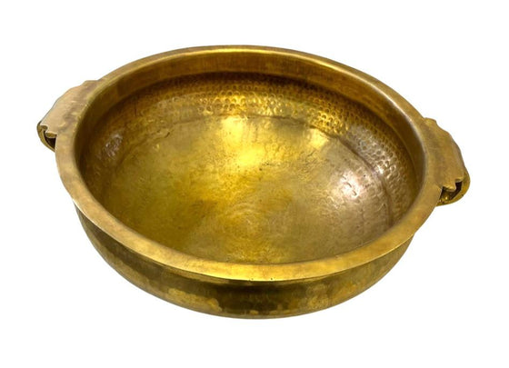 [[Hand forged brass urli bowl///Urli en laiton]]