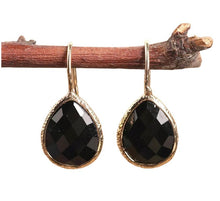  [[Black agate teardrop earring///Boucle d'oreille en forme de larme en agate noire]]