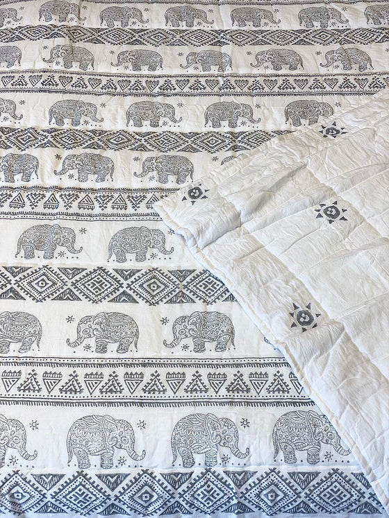[[Elephant : Quilt///Eléphant : Couette]]