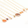 [[Shell pendant with touches of gold///Pendentif en forme de coquillage avec des touches d'or]]