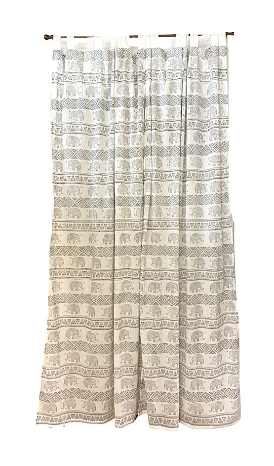 [[Elephant : Curtain///Eléphant]]