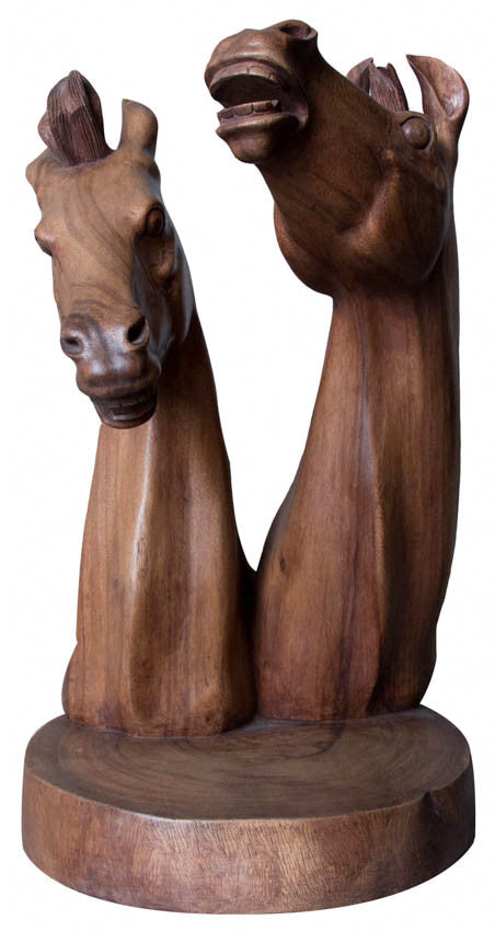 Sculpture of Two Horse Heads//Sculpture de deux têtes de chevaux