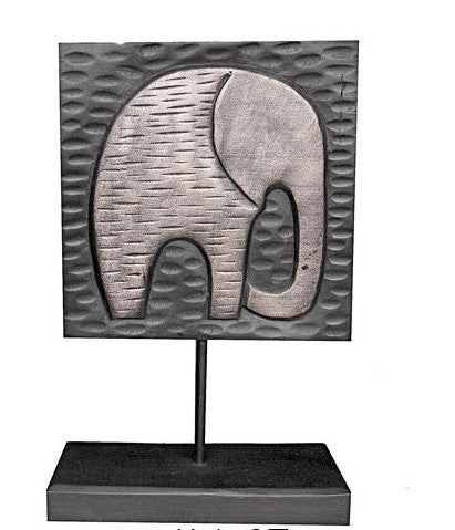 Wooden Elephant Carving on Stand//Sculpture d'Éléphant en Bois sur Support