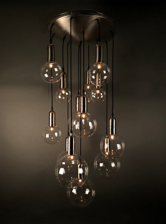 [[Large chandelier with round hand blown glass globes///Grand lustre avec des globes ronds en verre soufflé à la main]]