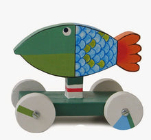  Wooden Fish on Wheels//Poisson en Bois sur Roues